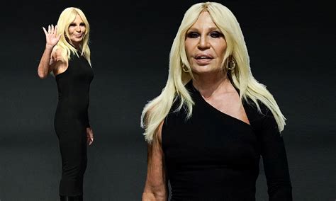 moda donatella versace 2019|donatella versace sister.